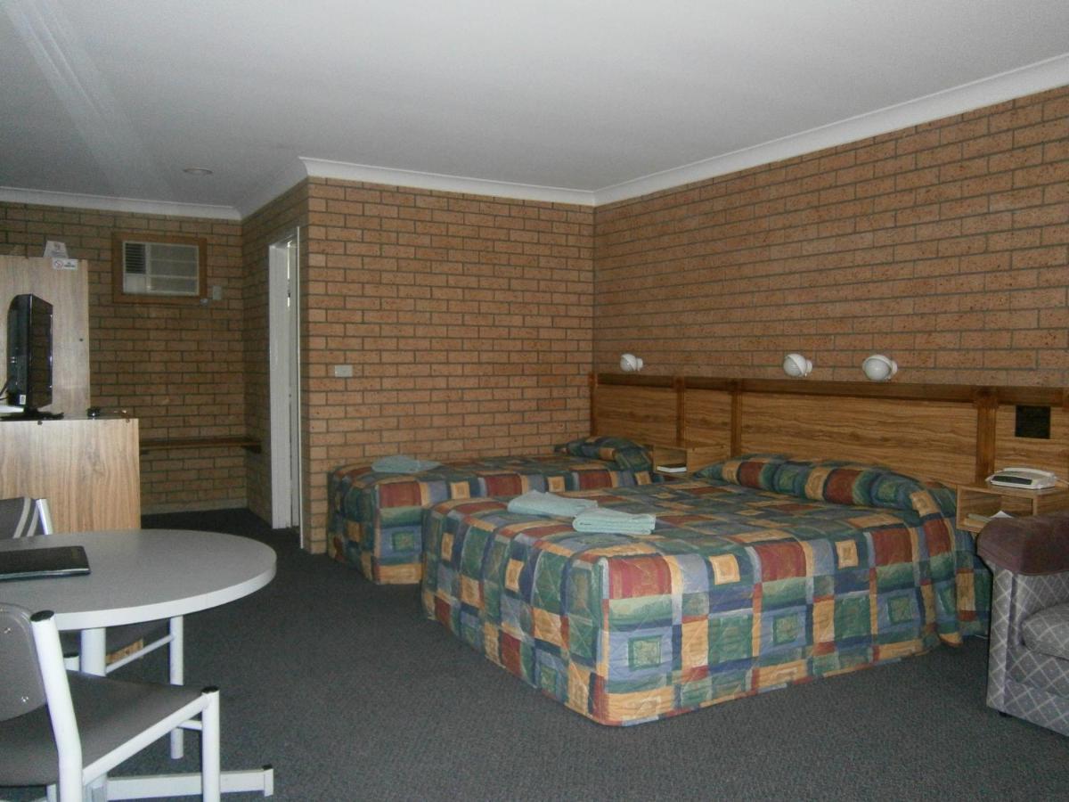 Aaron Inn Motel Narrabri Buitenkant foto