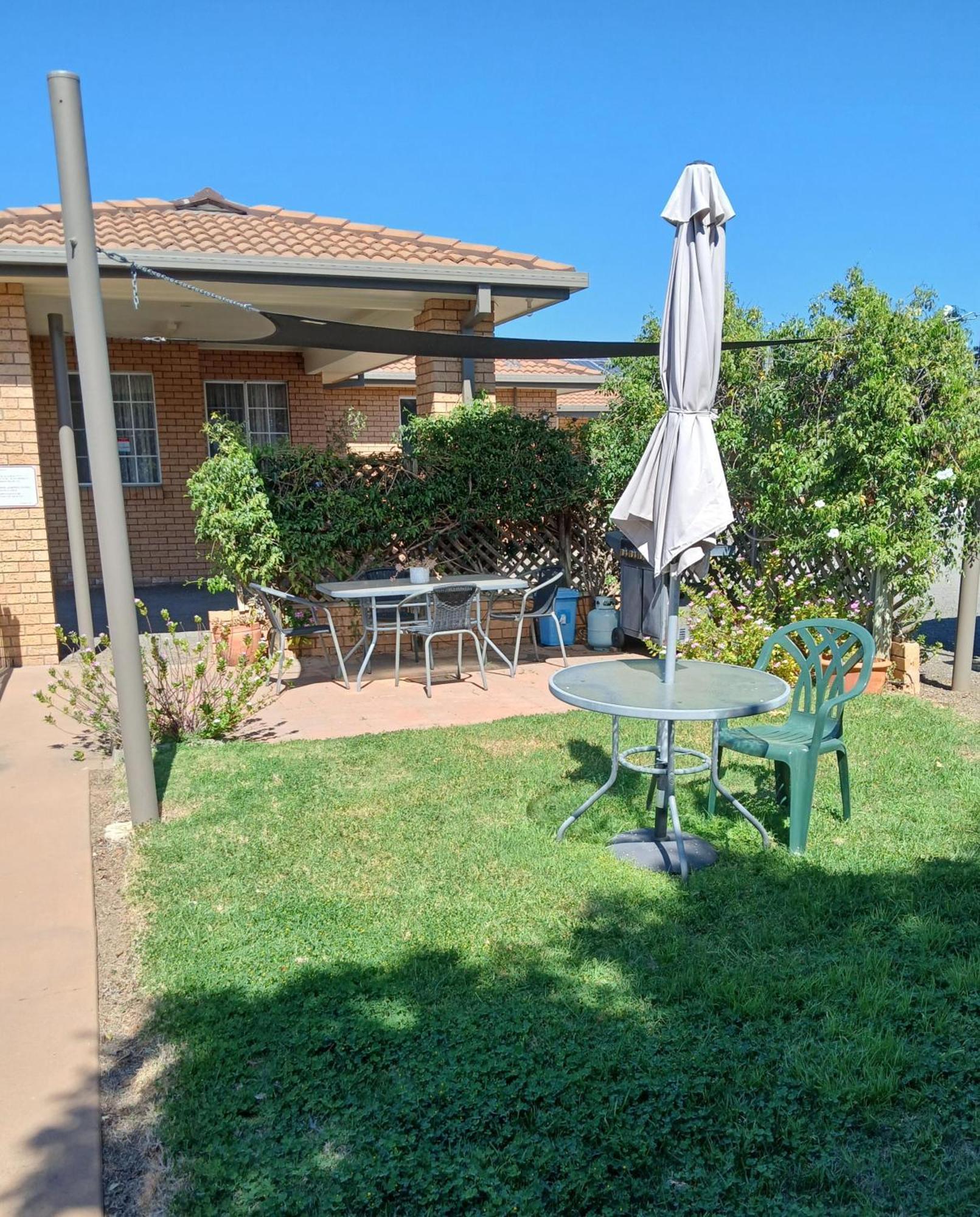 Aaron Inn Motel Narrabri Buitenkant foto