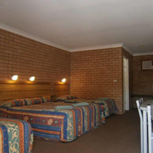 Aaron Inn Motel Narrabri Buitenkant foto