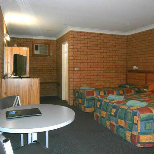 Aaron Inn Motel Narrabri Buitenkant foto